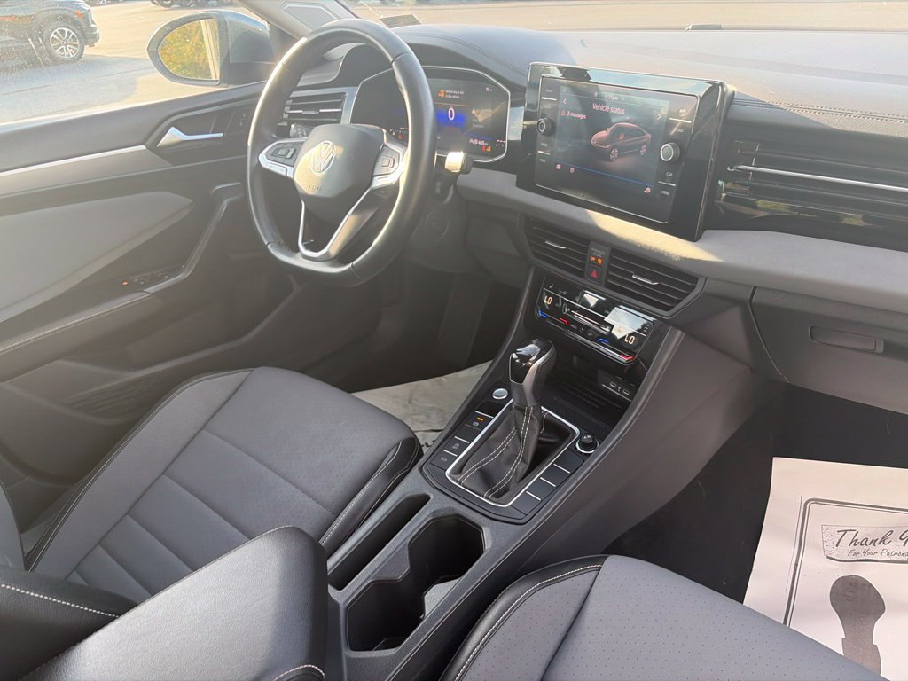 Used 2025 Volkswagen Jetta SE FWD image 39