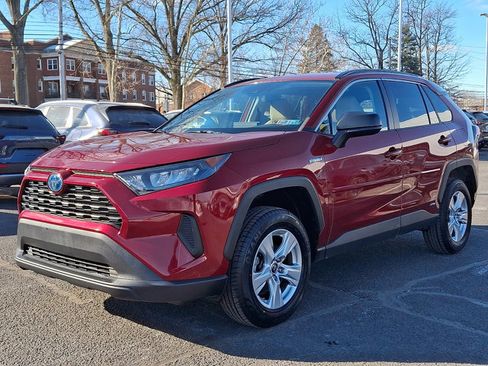 Used 2019 Toyota RAV4 LE image 3