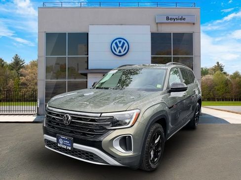 Certified 2024 Volkswagen Atlas Peak Edition SE AWD/4WD image 4