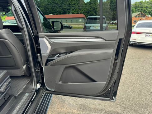 Used 2026 Cadillac Escalade ESV V AWD/4WD image 22