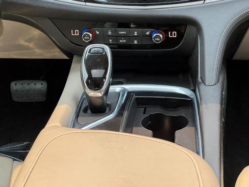 Used 2020 Buick Enclave Essence w/ Sound and Sites Package AWD/4WD image 14