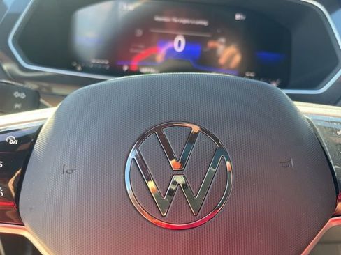 Used 2023 Volkswagen Tiguan SE R-Line FWD image 32