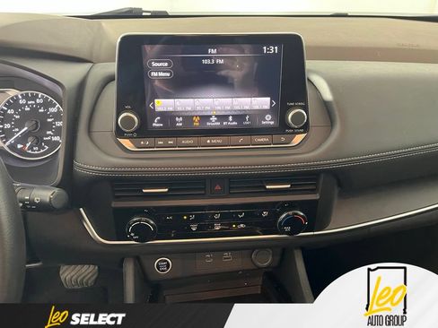 Used 2023 Nissan Rogue S AWD/4WD image 18