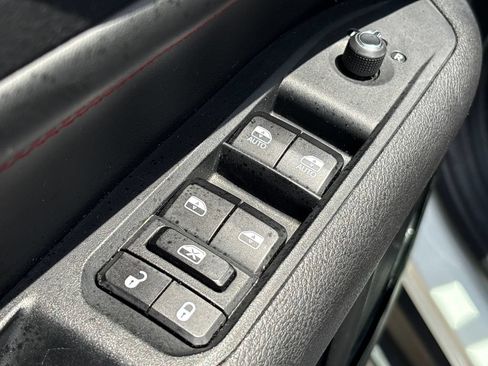 Used 2025 Jeep Compass Trailhawk AWD/4WD image 16