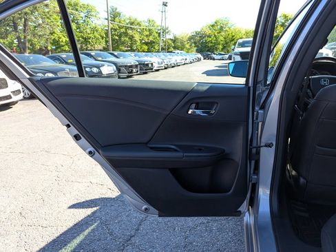 Used 2017 Honda Accord Sport Special Edition image 37