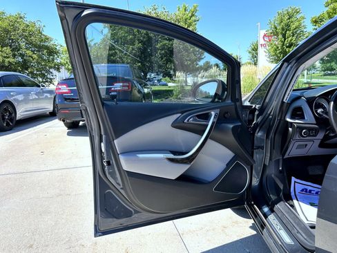 Used 2013 Buick Verano FWD image 9