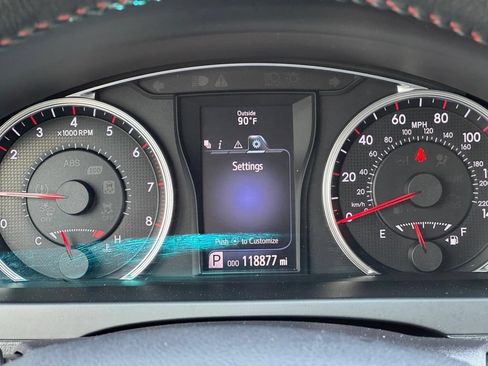 Used 2015 Toyota Camry SE w/ Moonroof Package FWD image 11