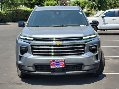 Used 2024 Chevrolet Traverse LT AWD/4WD image 3