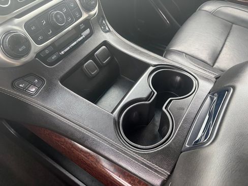 Used 2017 GMC Yukon SLT AWD/4WD image 9