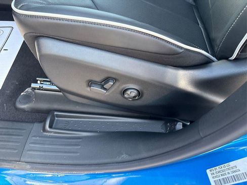 New 2026 Chrysler Pacifica Limited image 19