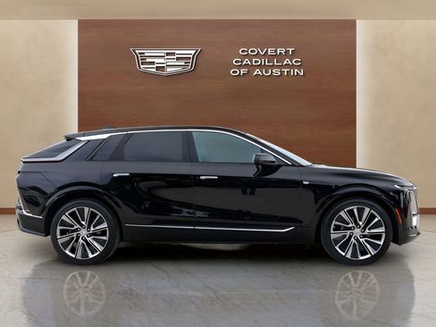Certified 2025 Cadillac Lyriq Luxury w/ LPO, Floor Liner Package AWD/4WD image 5