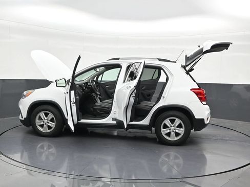Used 2019 Chevrolet Trax LT w/ LT Convenience Package FWD image 33