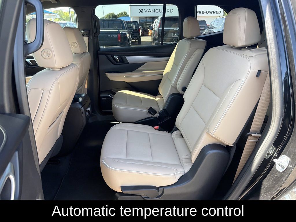Used 2025 Buick Enclave Preferred AWD/4WD image 9