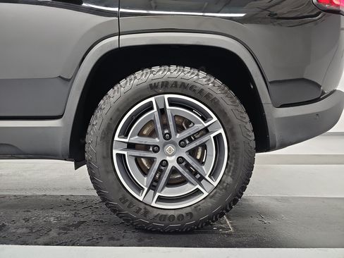 Used 2025 Rivian R1S Adventure AWD/4WD image 10
