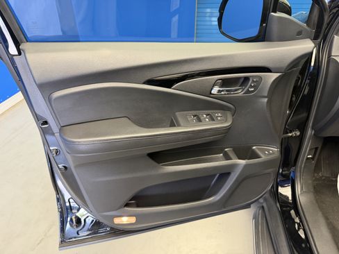 Used 2020 Honda Pilot Touring image 9