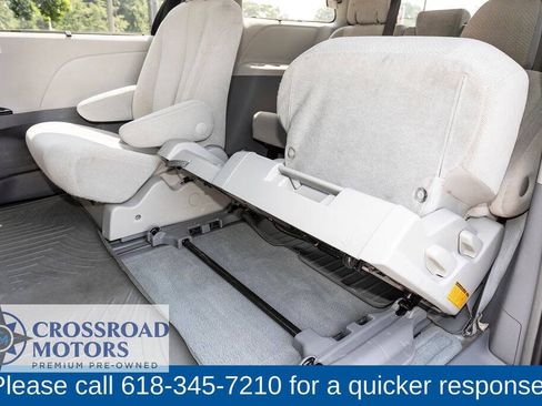Used 2012 Toyota Sienna LE FWD image 30