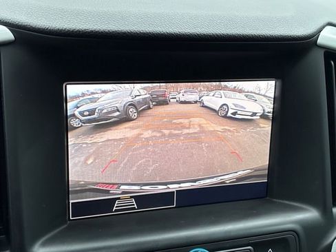 Used 2023 GMC Terrain SLE w/ Driver Convenience Package image 15