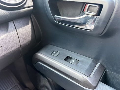 Used 2019 Toyota Tacoma TRD Off-Road w/ Technology Package AWD/4WD image 25