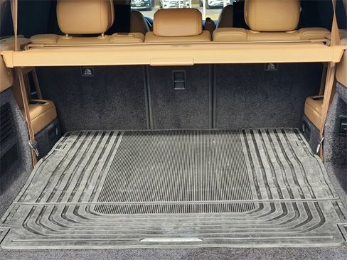 Used 2023 Land Rover Range Rover Long Wheelbase SE image 18