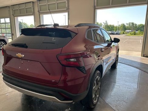 Used 2024 Chevrolet Trax LT w/ Driver Confidence Package FWD image 6