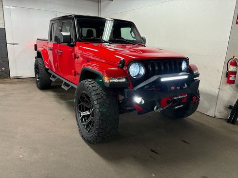 Used 2022 Jeep Gladiator Overland w/ Cold Weather Group AWD/4WD image 1