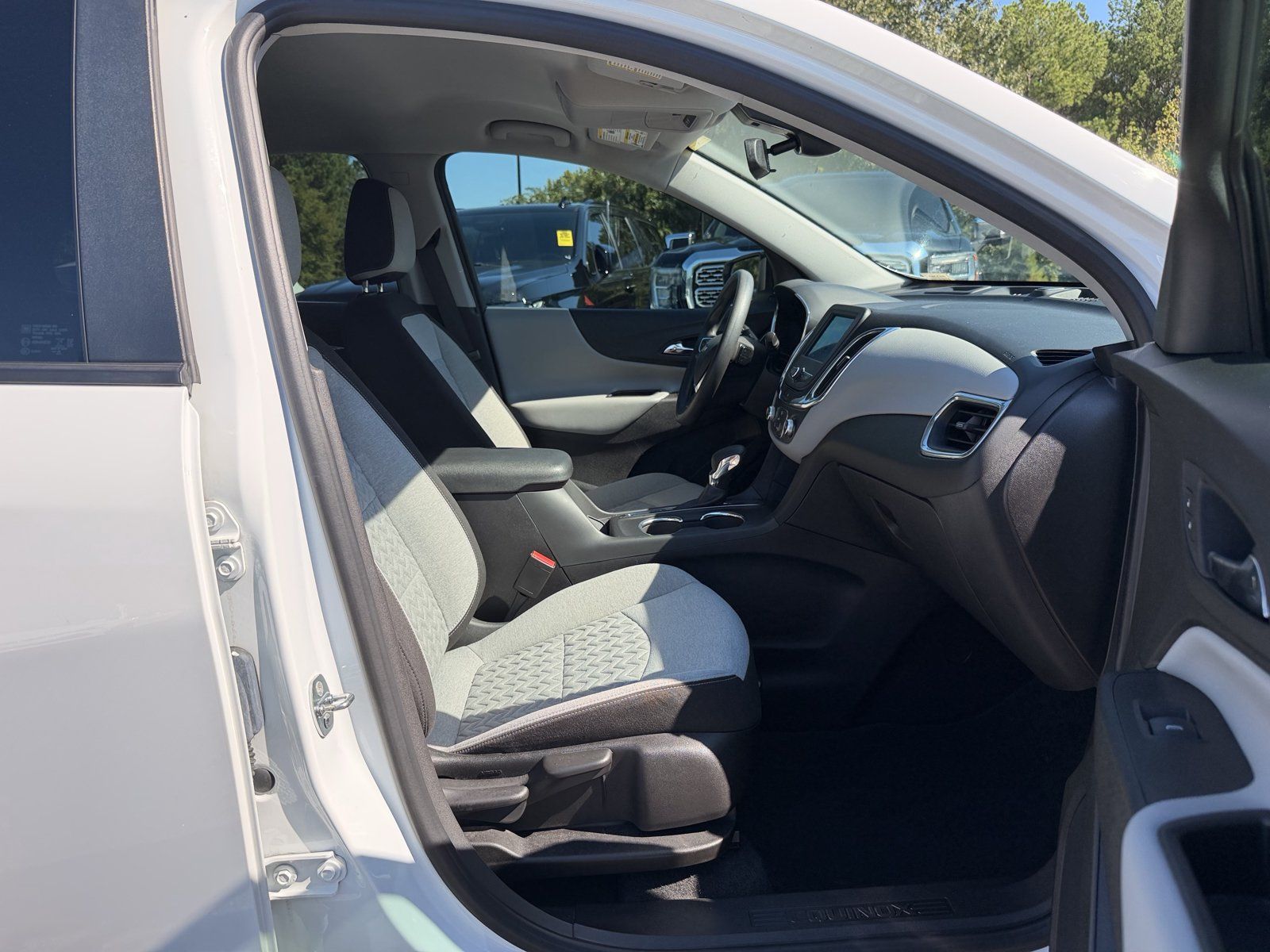 Used 2022 Chevrolet Equinox LS FWD image 32