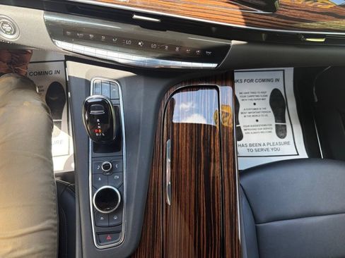 Used 2022 Cadillac Escalade Luxury AWD/4WD image 29
