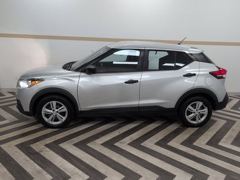 Used 2018 Nissan Kicks S image 3