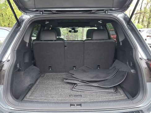 Certified 2023 Volkswagen Tiguan SE R-Line AWD/4WD image 30