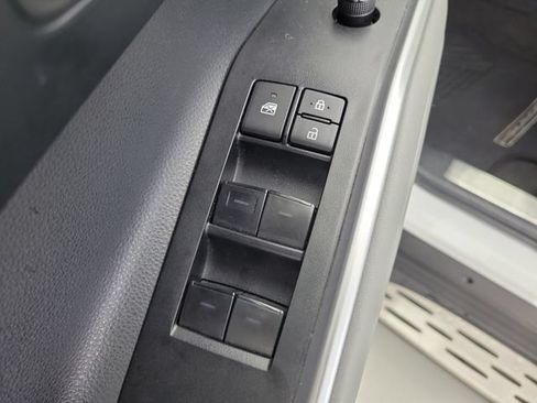 Used 2023 Toyota Highlander XLE FWD image 25