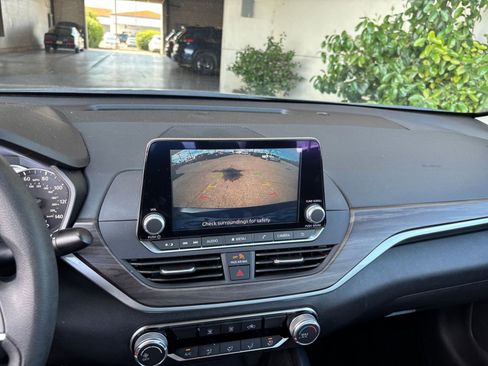 Used 2025 Nissan Altima 2.5 SV FWD image 24
