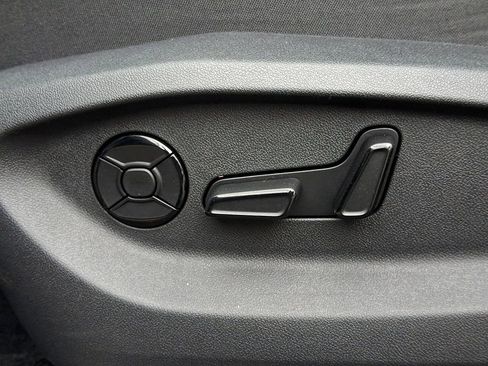 New 2026 Volkswagen Tiguan SE image 16