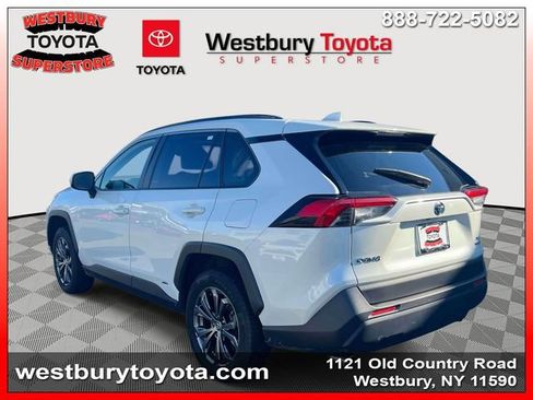 Certified 2022 Toyota RAV4 XLE Premium AWD/4WD image 11