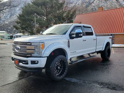 Used 2017 Ford F350 Platinum w/ Platinum Ultimate Package image 4