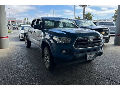 Used 2019 Toyota Tacoma SR5 AWD/4WD image 2
