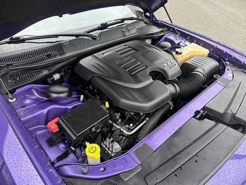 Used 2019 Dodge Challenger SXT w/ Blacktop Package RWD image 15