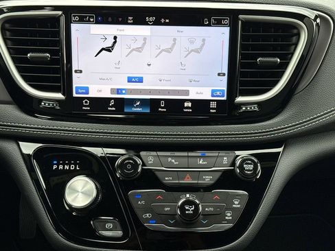 New 2026 Chrysler Pacifica Select image 12