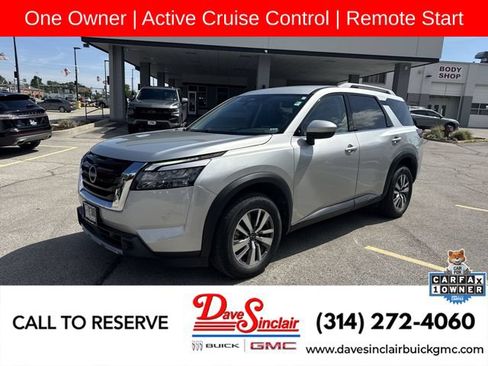 Used 2025 Nissan Pathfinder SL FWD image 1