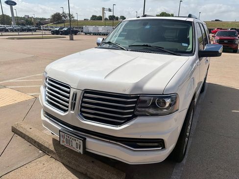 Used 2017 Lincoln Navigator Select RWD image 2