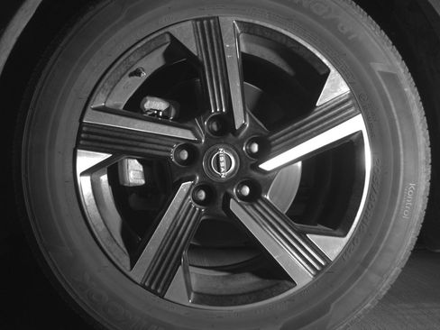 Used 2025 Nissan Sentra SV image 12