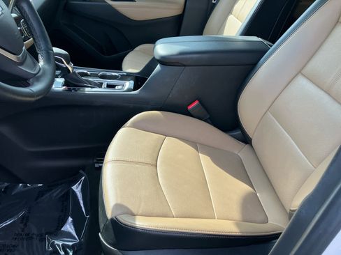 Used 2023 Chevrolet Equinox Premier image 8