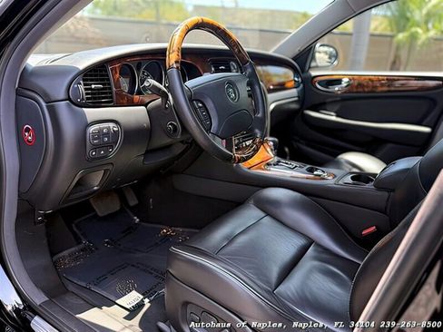 Used 2004 Jaguar XJ8 image 21