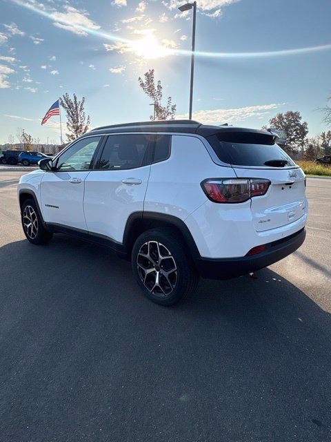 Certified 2025 Jeep Compass Limited AWD/4WD image 3