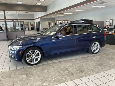 Used 2017 BMW 330i xDrive Wagon image 3