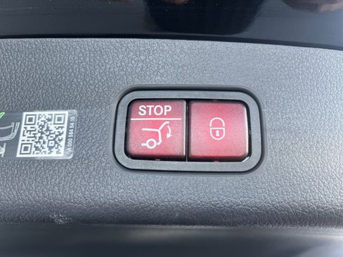 Certified 2025 Mercedes-Benz GLC 300 image 14