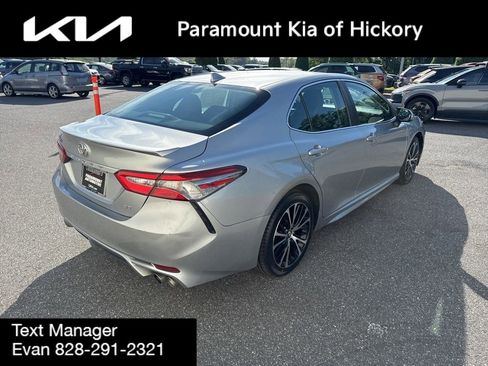 Used 2019 Toyota Camry SE FWD image 7