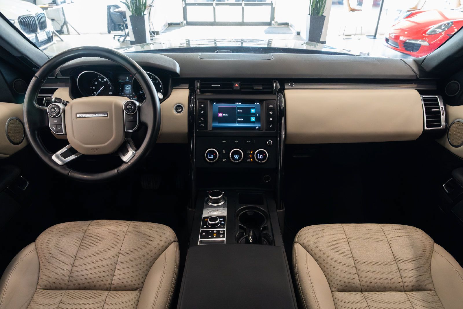 Used 2017 Land Rover Discovery SE AWD/4WD image 9