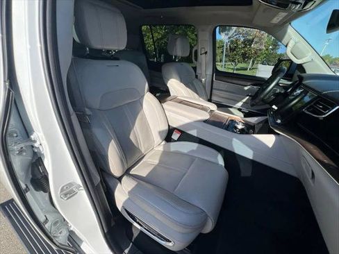 Certified 2022 Jeep Grand Wagoneer Series I AWD/4WD image 13