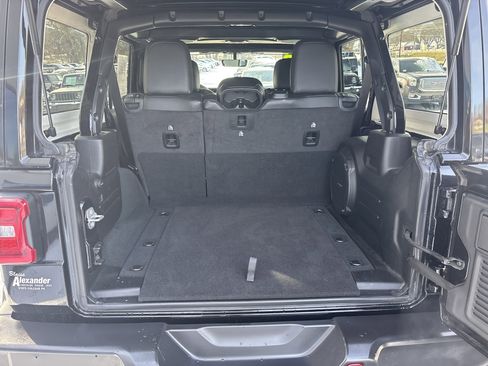 Used 2023 Jeep Wrangler Unlimited Sahara image 5