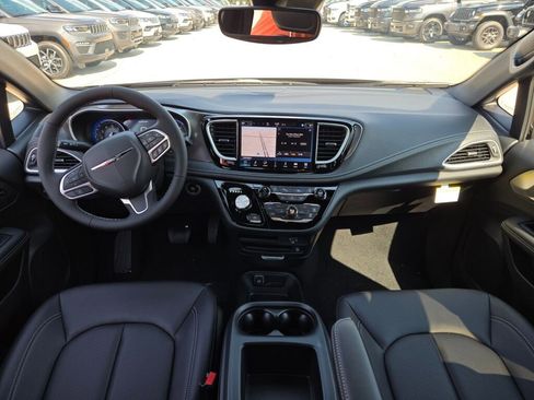 New 2026 Chrysler Pacifica Select image 20